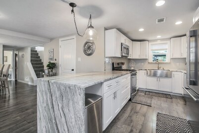 Lakeshore Cottage