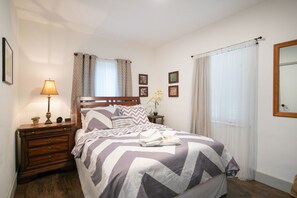 1 chambre, fer et planche à repasser, accès au Wi-Fi (inclus)