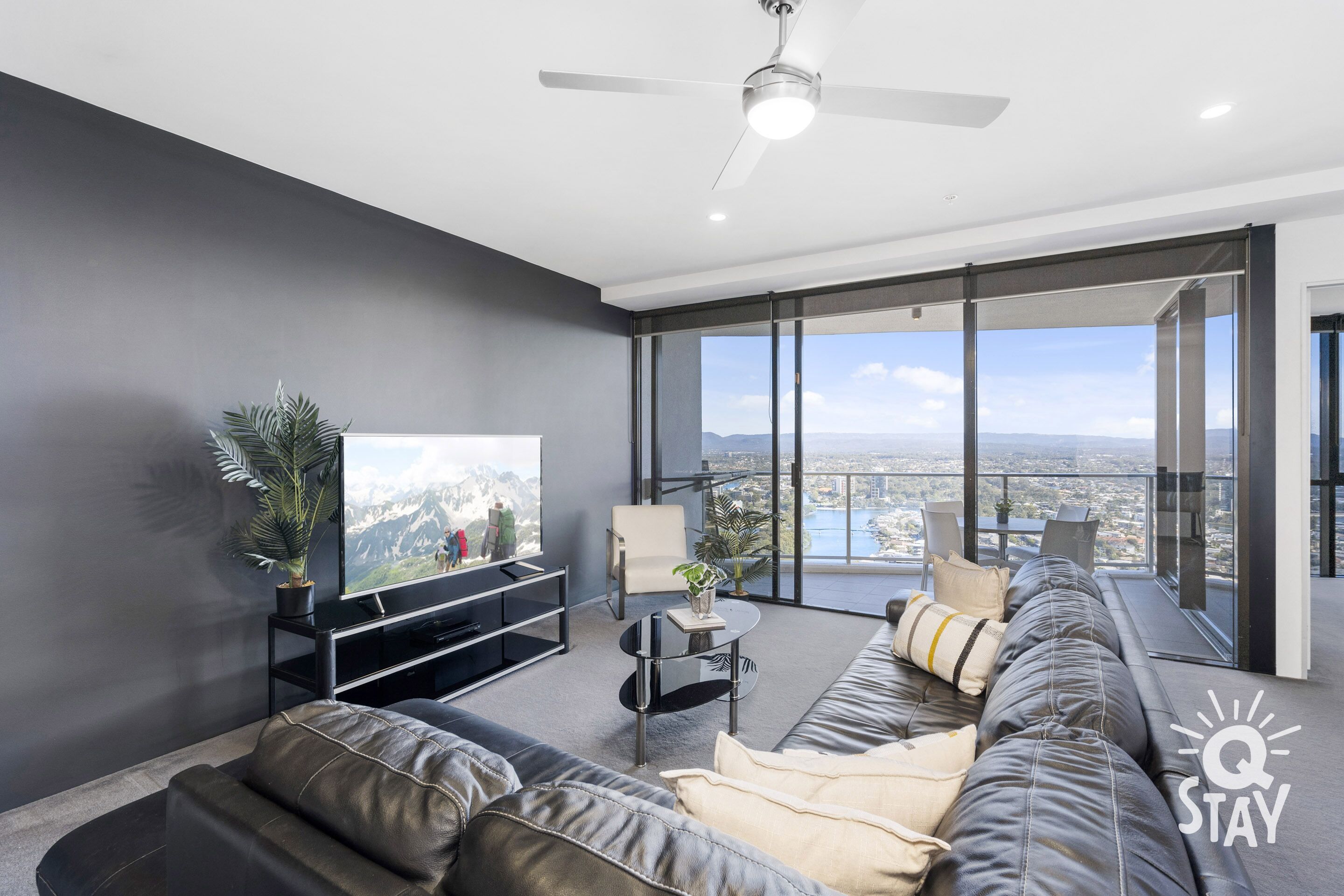 ♦️ Circle on Cavill – 2 Bedroom SPA City view Apartment — Q Stay