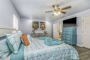 5 bedrooms, desk, iron/ironing board, travel crib