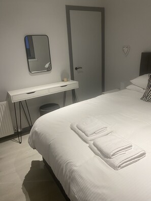 3 bedrooms, iron/ironing board, WiFi, bed sheets