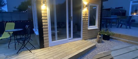 تناول الطعام بالخارج