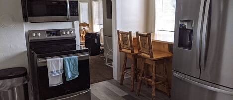 Frigorífic, microones, forn i placa de cuina