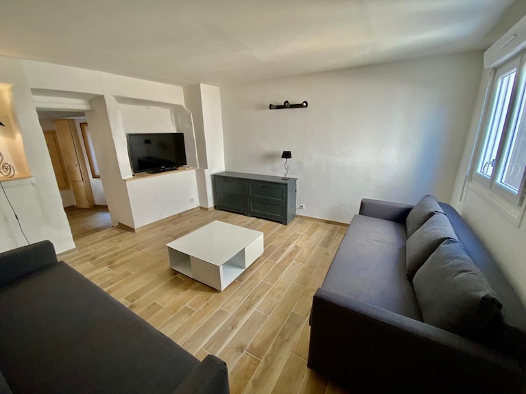Au Pied Du Mont Ventoux<br>centre Village<br>appartement Entièrement Rénové<br> - Malaucène