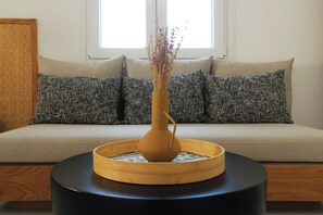 Junior Suite with Outdoor Jetted Tub | Living area | 43-inch Smart TV with cable channels, TV, Netflix