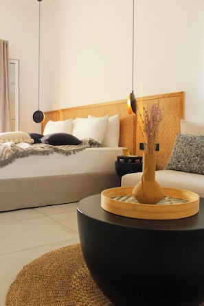 Junior Suite with Outdoor Jetted Tub | Matelas mémoire de forme, coffres-forts dans les chambres