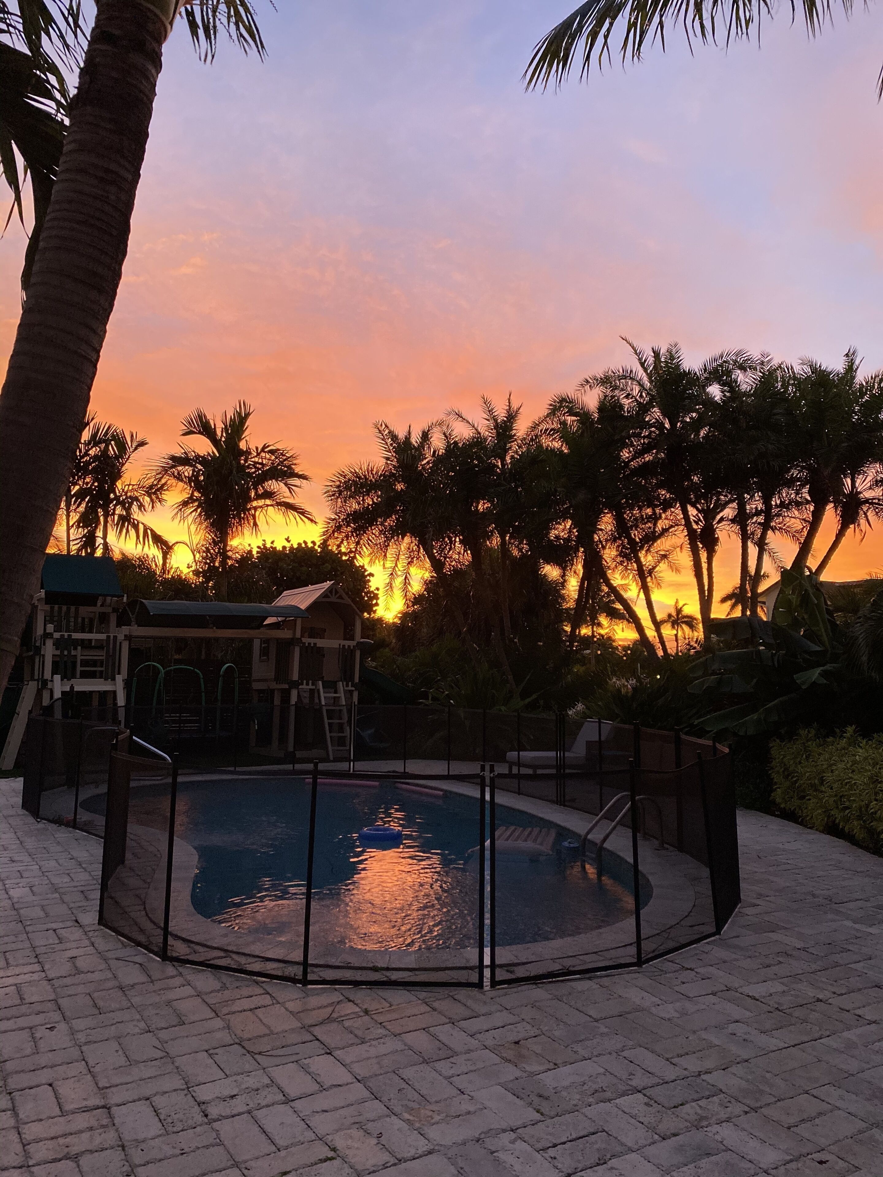 Waterfront Oasis, Beach Access + Saltwater Pool