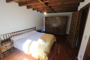 6 habitaciones, tabla de planchar con plancha y ropa de cama 