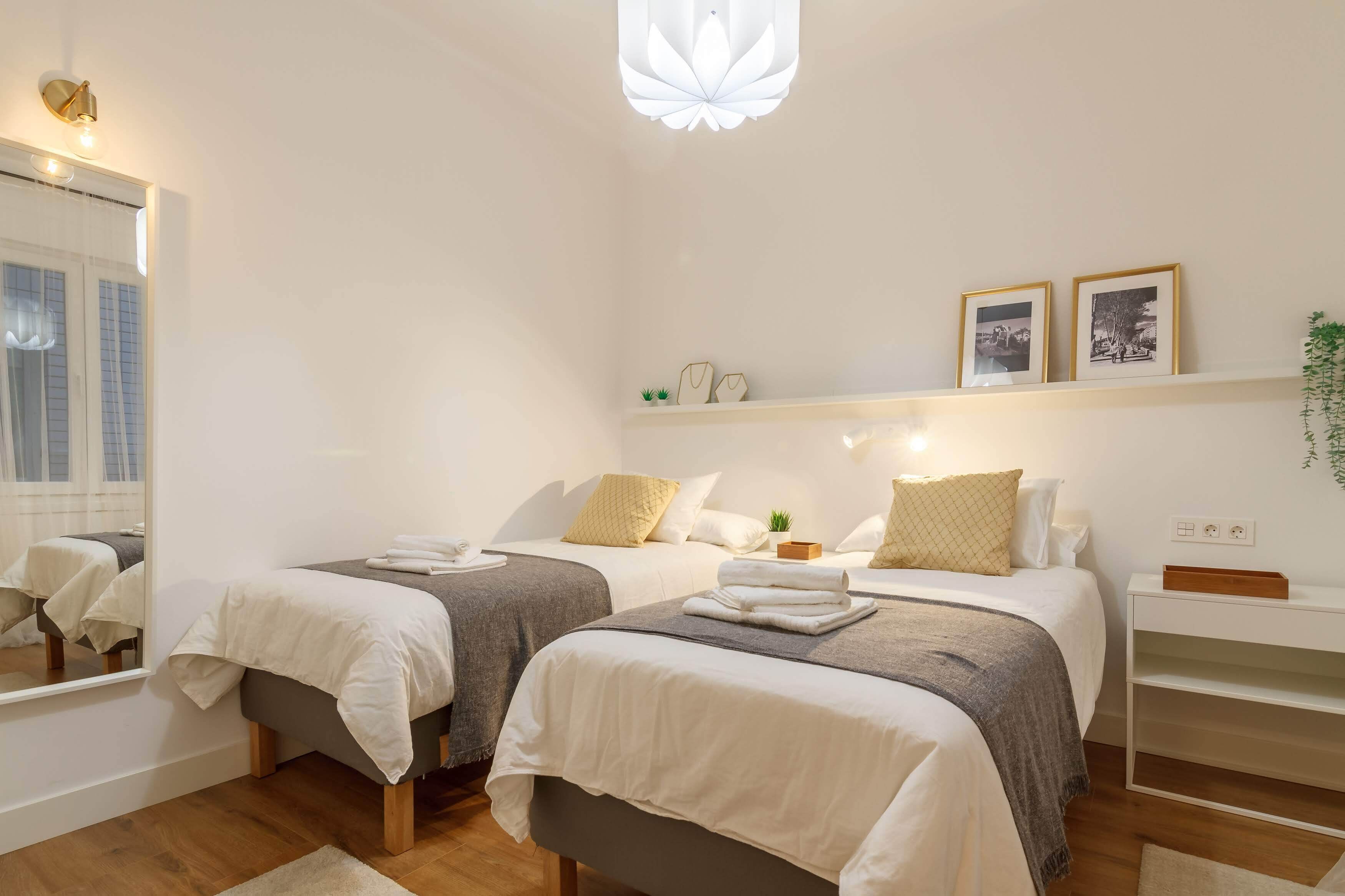 2 slaapkamers, een strijkplank/strijkijzer, gratis wifi, beddengoed