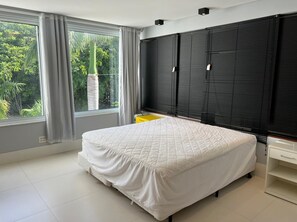 4 Schlafzimmer, Schreibtisch, Bügeleisen/Bügelbrett, WLAN