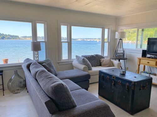Marina View Cottage on the Ocean 