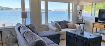 Marina View Cottage on the Ocean 