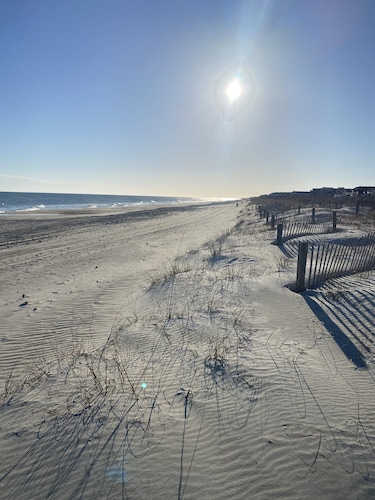 Pool and private 1 bedroom private apartment included on ground floor 