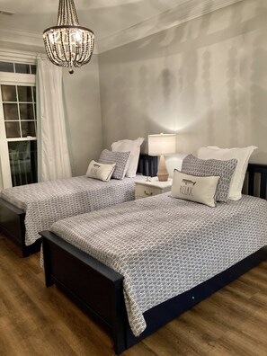 4 Schlafzimmer, Bügeleisen/Bügelbrett, kostenloses WLAN, Bettwäsche