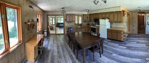 Cabin located on ATV trail & walking distance to boat launch on Lake Arbutus