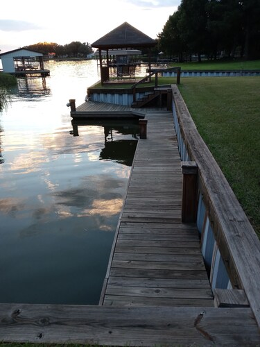 Fisherman’s Getaway with Sunset Views & Room for 11