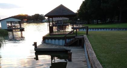 Fisherman’s Getaway with Sunset Views & Room for 11