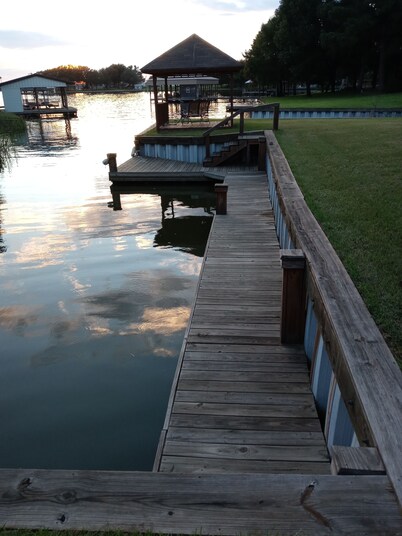 Fisherman’s Getaway with Sunset Views & Room for 11