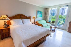 Bureau, fer et planche à repasser, Wi-Fi, draps fournis