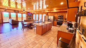 Coffee/tea maker, fridge, microwave, oven - NEW LISTING-IN-Cabin Pool-Arcades-King Beds (Sevierville)