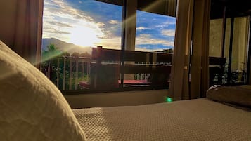 2 bedrooms, desk, WiFi