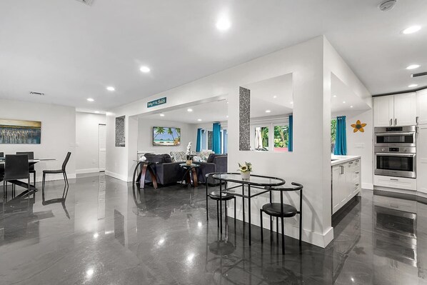 المنشأة من الداخل