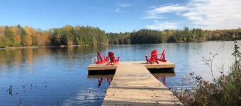 Carson’s Cottage - Explore 5 Acres with Waterfront