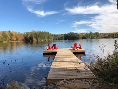 Carson’s Cottage - Explore 5 Acres with Waterfront