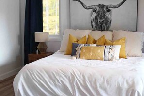 7 bedrooms, travel crib, free WiFi, bed sheets