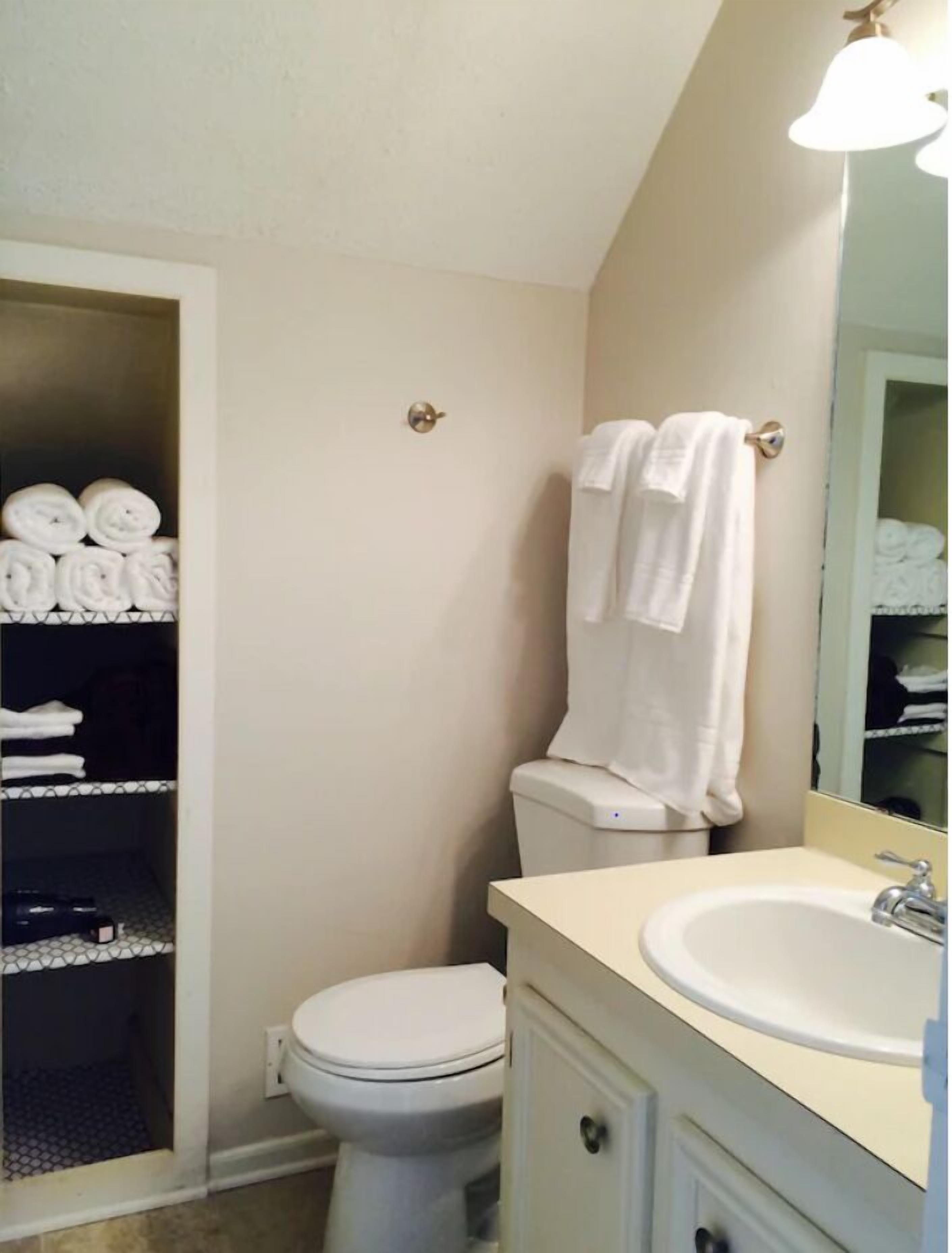 Combined shower/bathtub