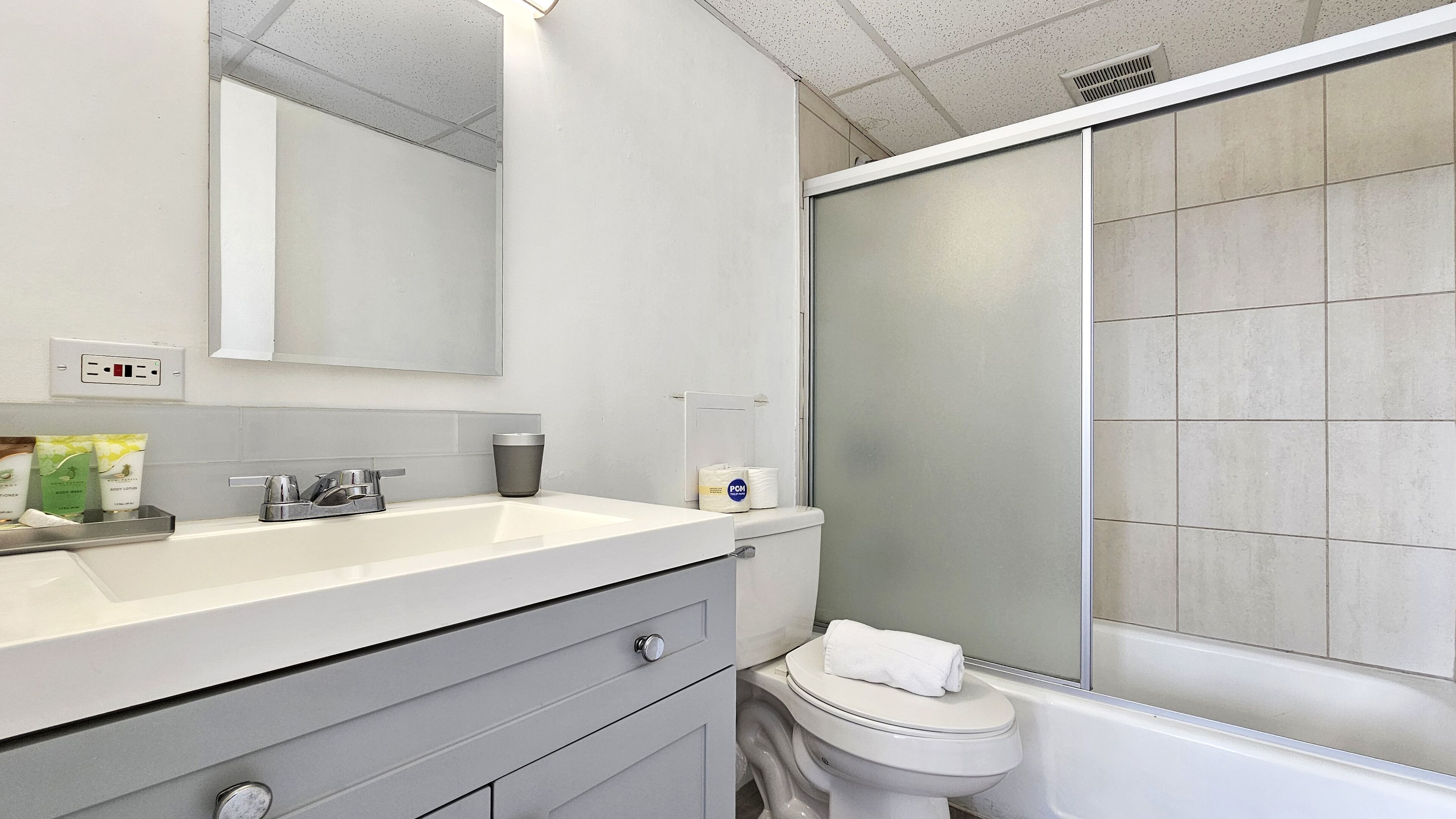 Combined shower/tub, hair dryer, towels, soap