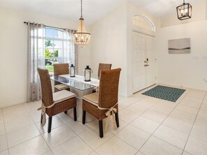 Dining - Gated Family Friendly Home - Pool Access /Pickle Ball - Near Downtown Naples (Naples)