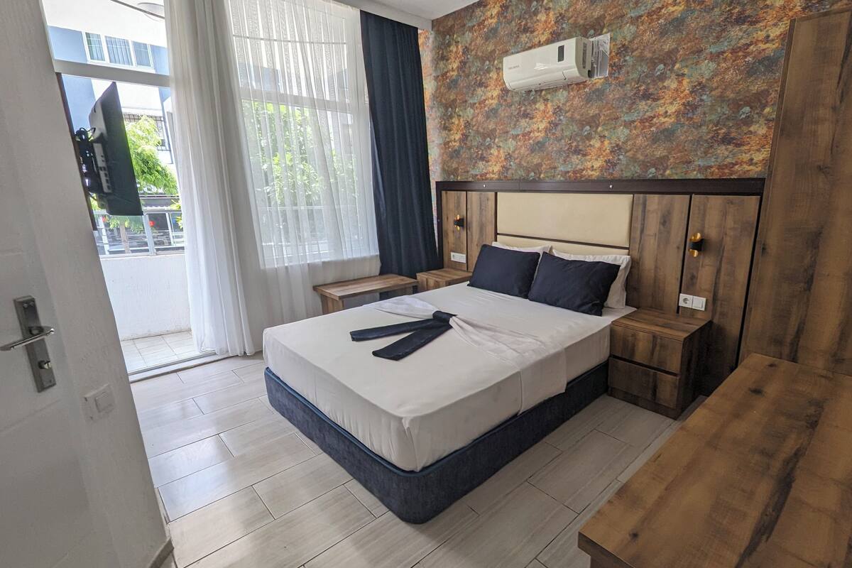 Standard Double Room | Desk, laptop workspace, WiFi (free), bed sheets