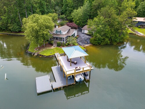 Eagle's Nest by Lake Martin Vibe