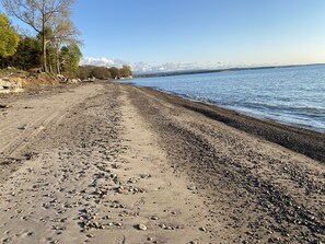 Beach nearby, sun loungers, beach towels