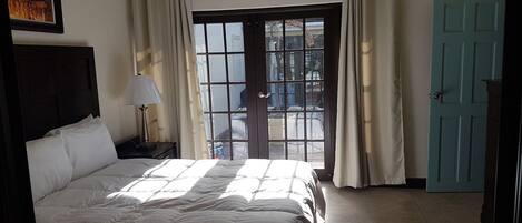 3 camere, una scrivania, ferro/asse da stiro, culla da viaggio