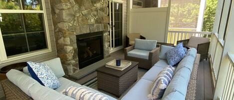 Smart TV, fireplace, table tennis