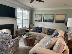 Smart TV, fireplace, ping pong