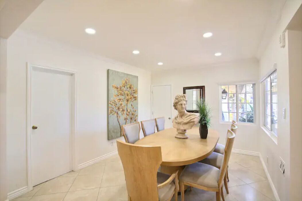 Disneyland,Golf course,Bike Trail to beach,5 rooms