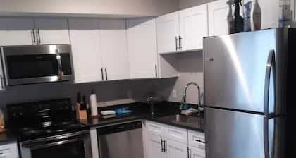 ^^^LAKESIDE LUXURY TOWNHOME*** 3BDRMS / 2.5BTHRM / 2CAR GARAGE!!!^^^
