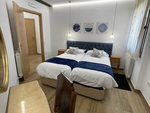 2 bedrooms, travel cot, free WiFi, bed sheets