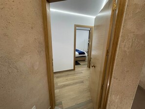 2 dormitoris, un bressol de viatge, wifi gratuïta i roba de llit