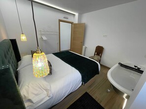 2 quartos, berço de viagem, Wi-Fi de cortesia, roupa de cama