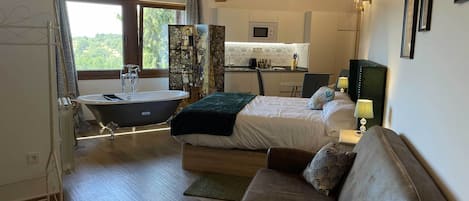 1 bedroom, travel crib, free WiFi, bed sheets