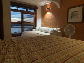 2 室のベッドルーム、アイロン / アイロン台、WiFi (無料)、ベッドシーツ