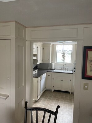 Interior - West Harwich- Cozy Cape House walking distance to Dennis Port & Bell's Neck path (Harwich)