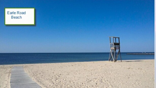 A beach with a lifeguard tower and a boardwalk. - West Harwich- Cozy Cape House walking distance to Dennis Port & Bell's Neck path (Harwich)