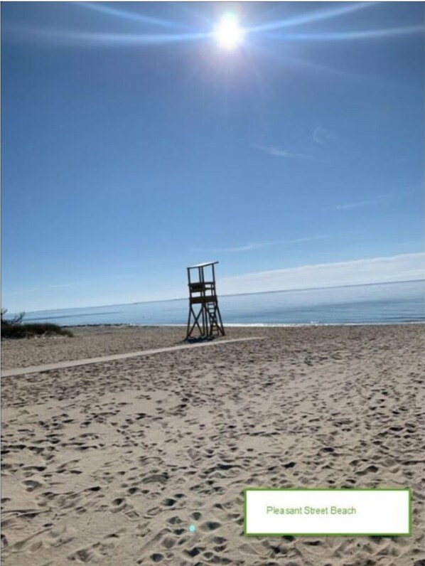 Beach nearby, sun loungers, beach towels