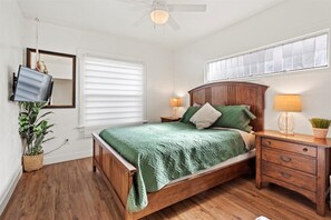 2 habitaciones, escritorio, tabla de planchar con plancha y wifi gratis 