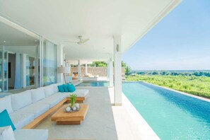 Piscina infinita